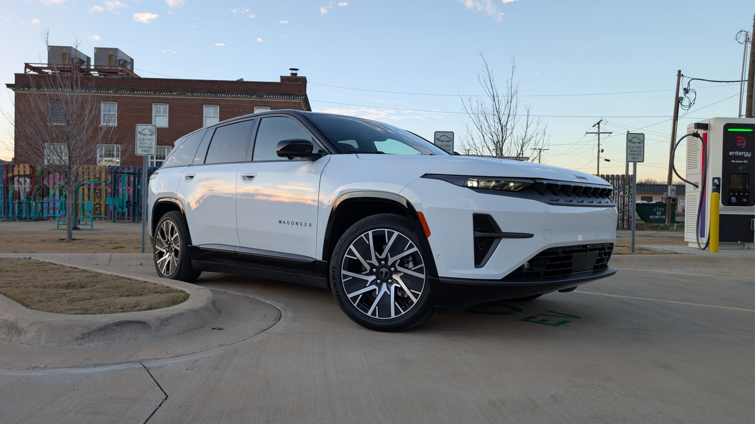 Тест-драйв електричного Jeep Wagoneer S: потужний кросовер із кризою ідентичності - фото 4