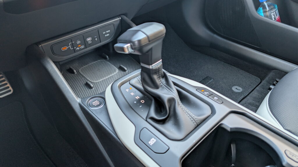 У Kia розповіли, чи отримає новий хетчбек K4 механічну коробку передач - фото 3