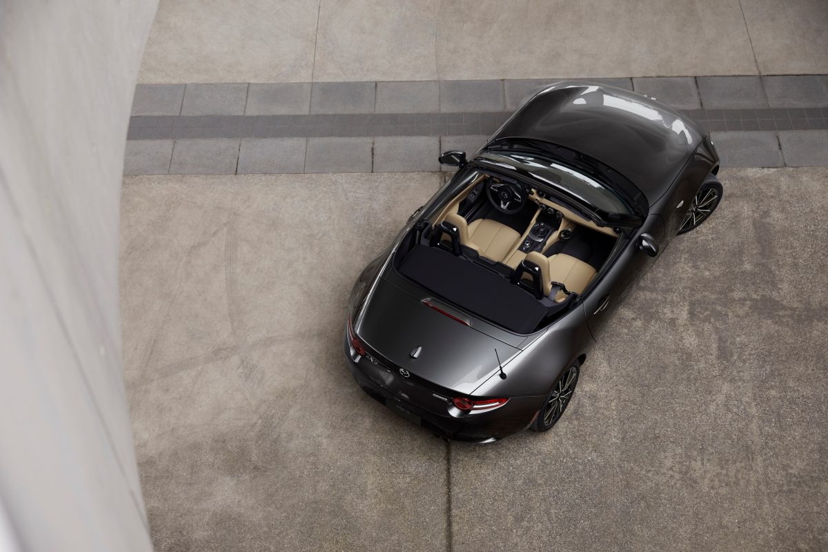 Mazda оновила культовий родстер MX-5 Miata для 2026 модельного року: деталі та ціни - фото 1