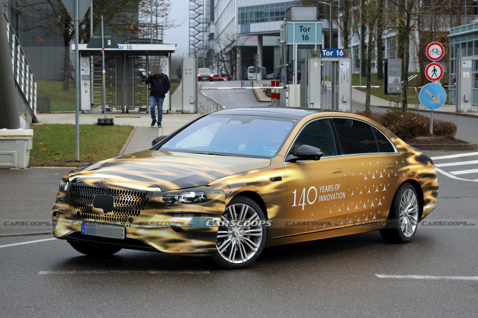 Новий Mercedes-Benz S-Class отримає дві версії: прощання з EQS та повернення до класики - фото 1