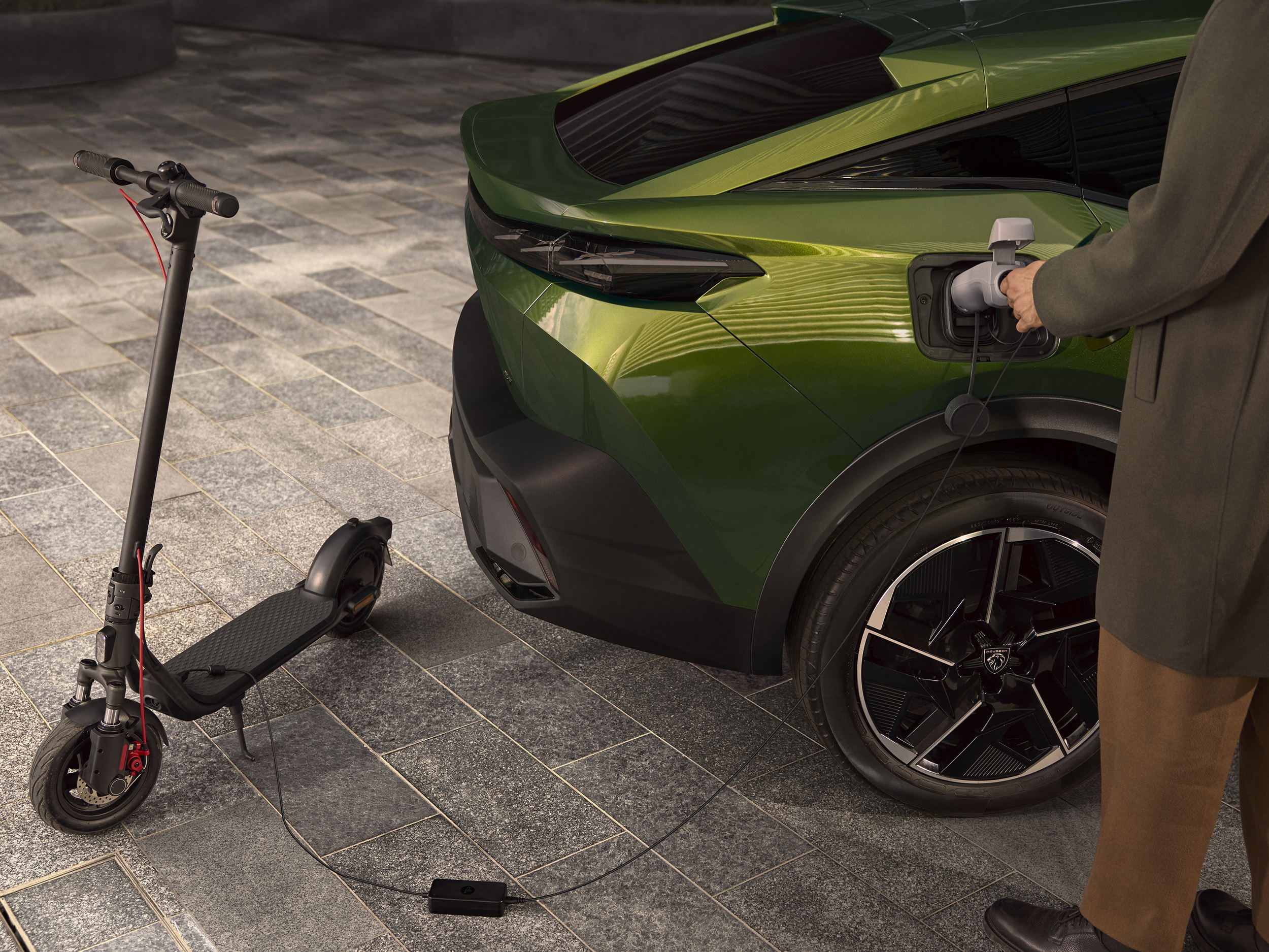 Офіційно представлено оновлений Peugeot 408: новий "погляд", світлові ефекти та покращена техніка - фото 1