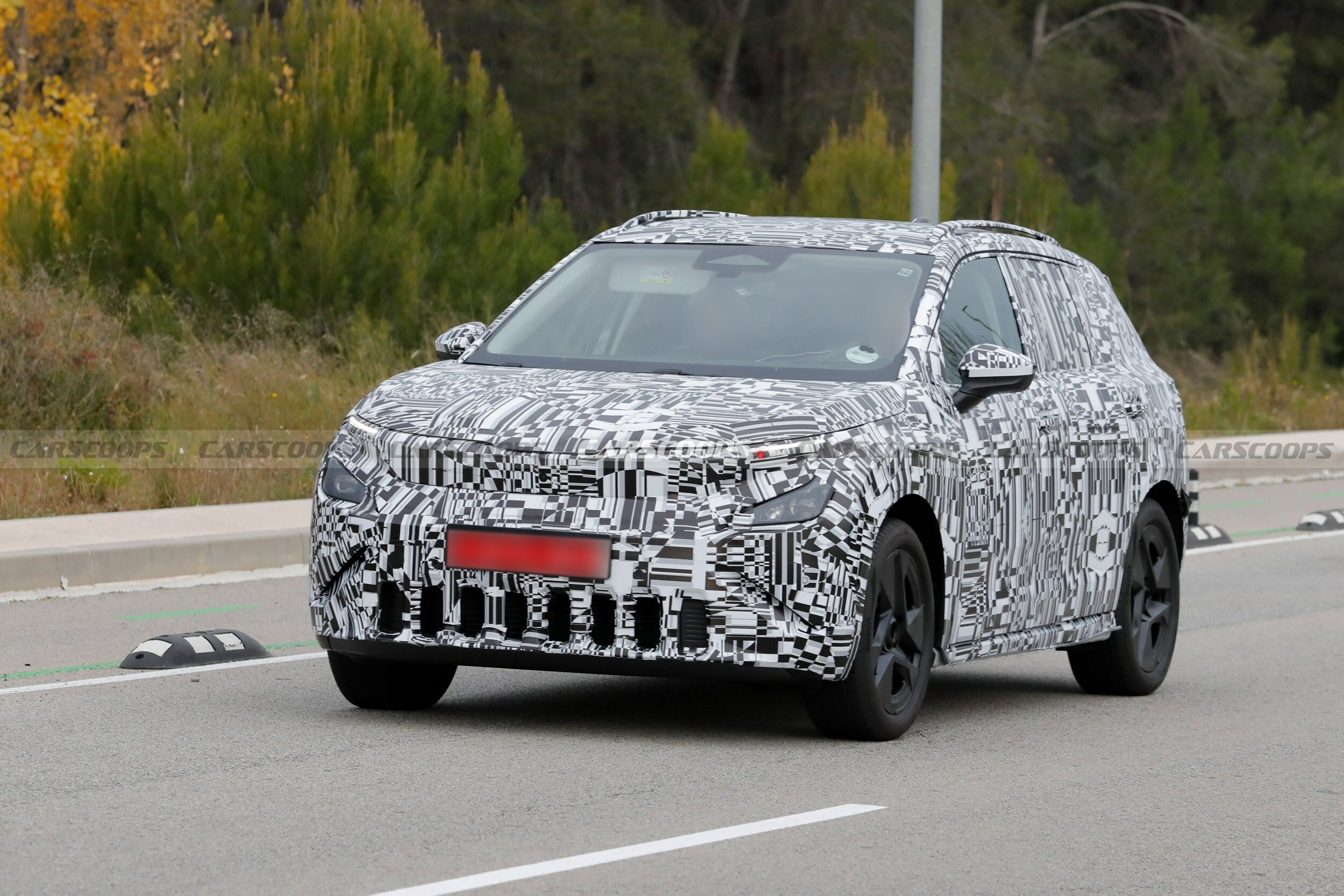 Новий доступний електрокросовер Skoda Epiq вийшов на тести: дизайн та характеристики - фото 2