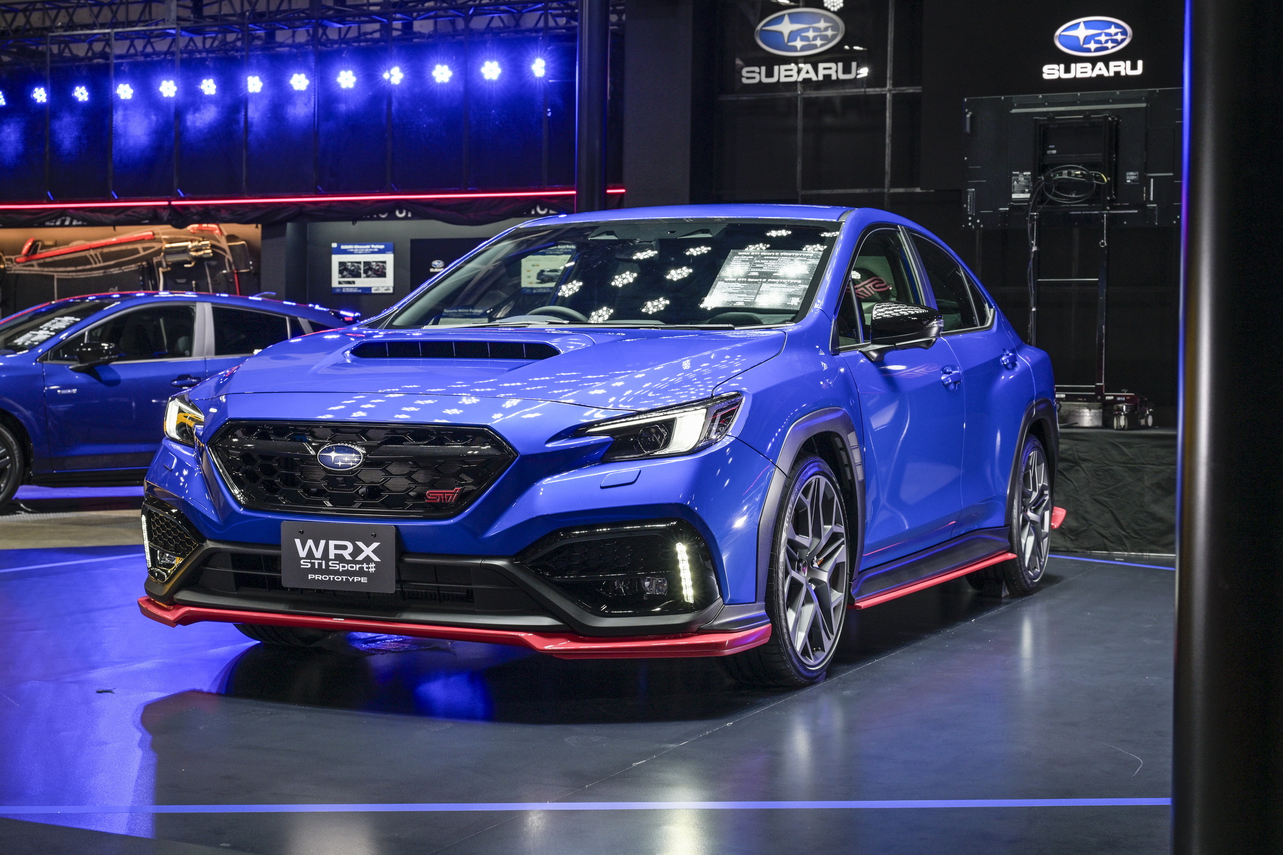 Subaru дивує в Токіо: повернення «механіки» для WRX та розсип новинок STI - фото 1