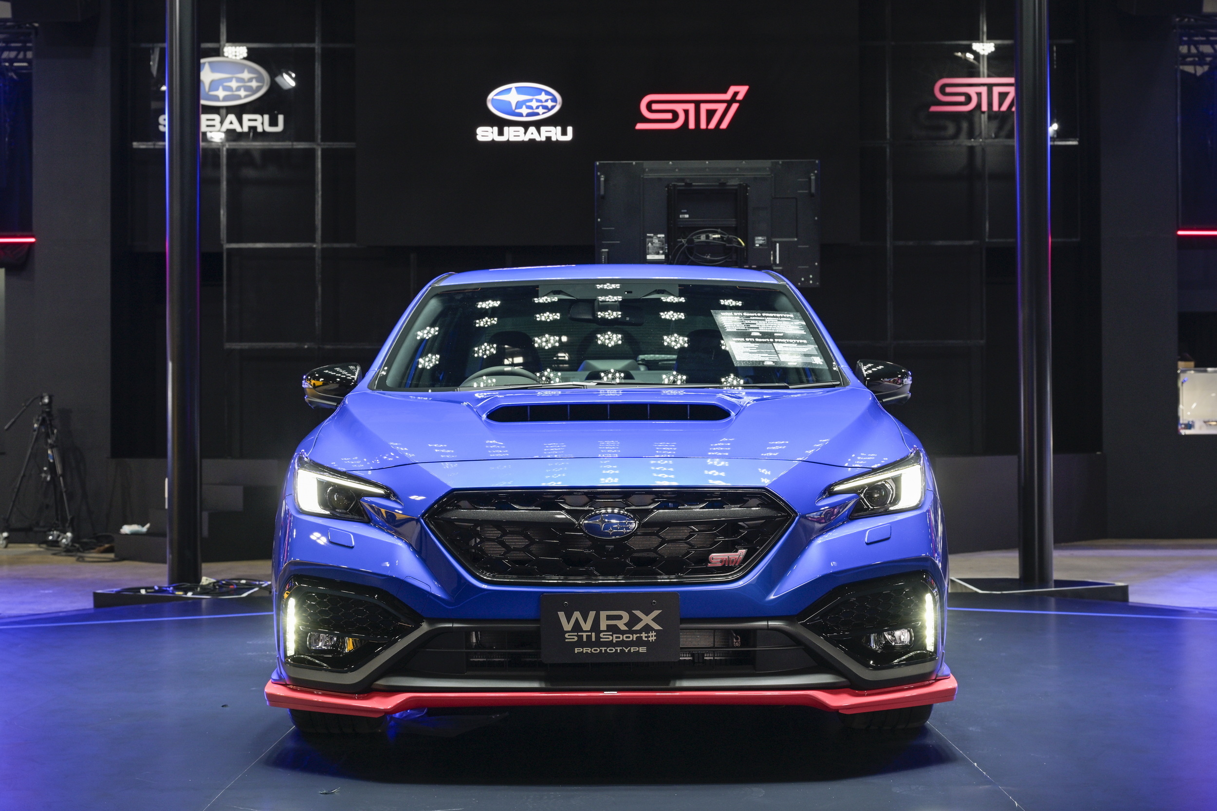 Subaru дивує в Токіо: повернення «механіки» для WRX та розсип новинок STI - фото 3