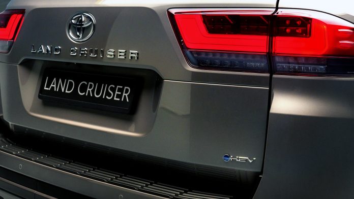 Toyota везе до Східної Європи найпотужніший Land Cruiser 300: що відомо про новий гібрид