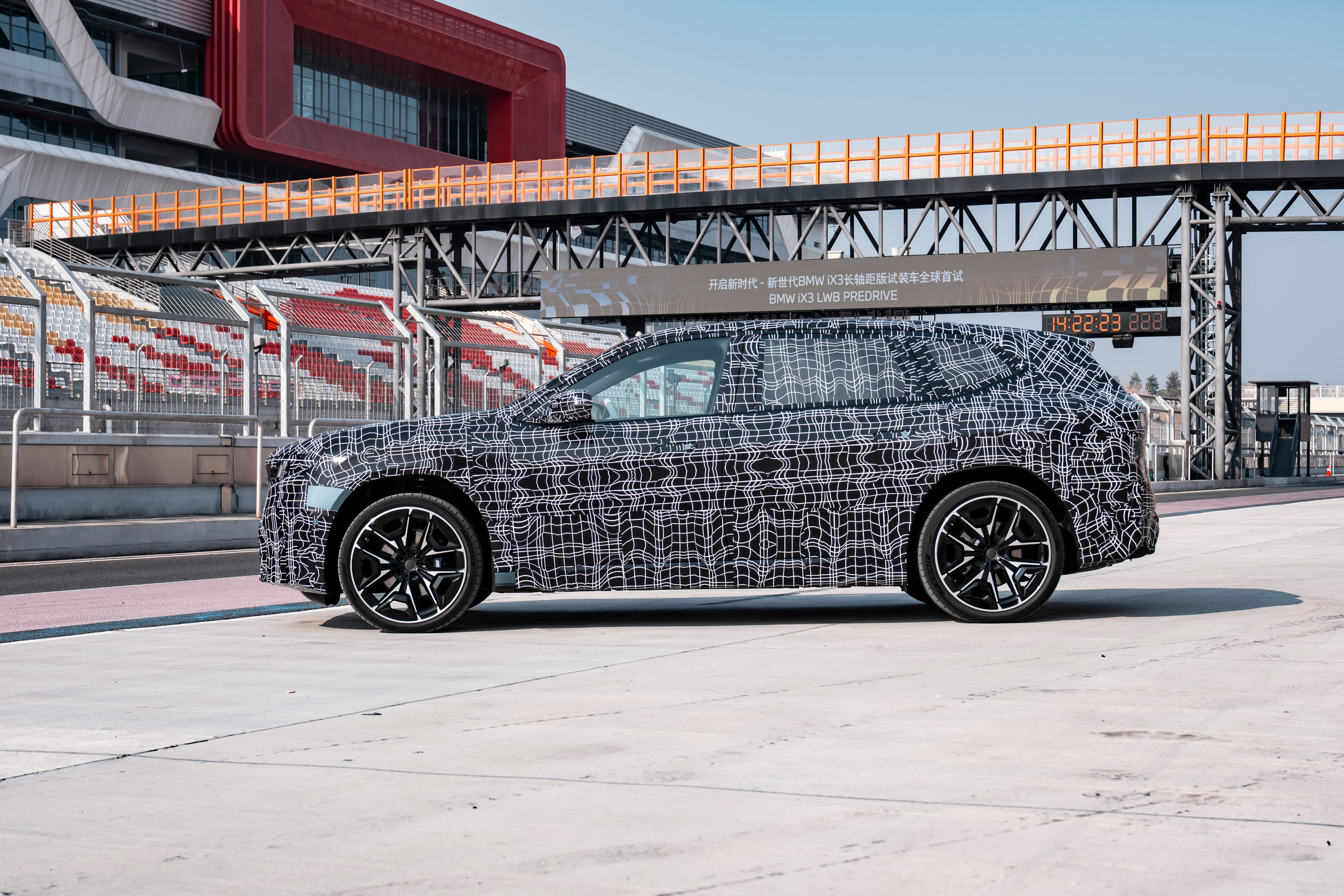 BMW розкрила деталі подовженого iX3: колісна база більша за X5 та запас ходу 900 км - фото 2