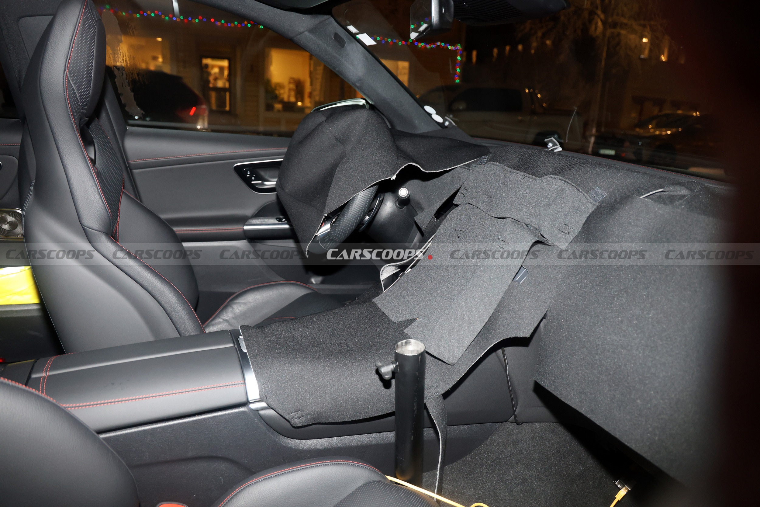 Оновлений Mercedes-AMG GLC "засвітився" на тестах: нові фари та очікувані зміни в салоні - фото 1