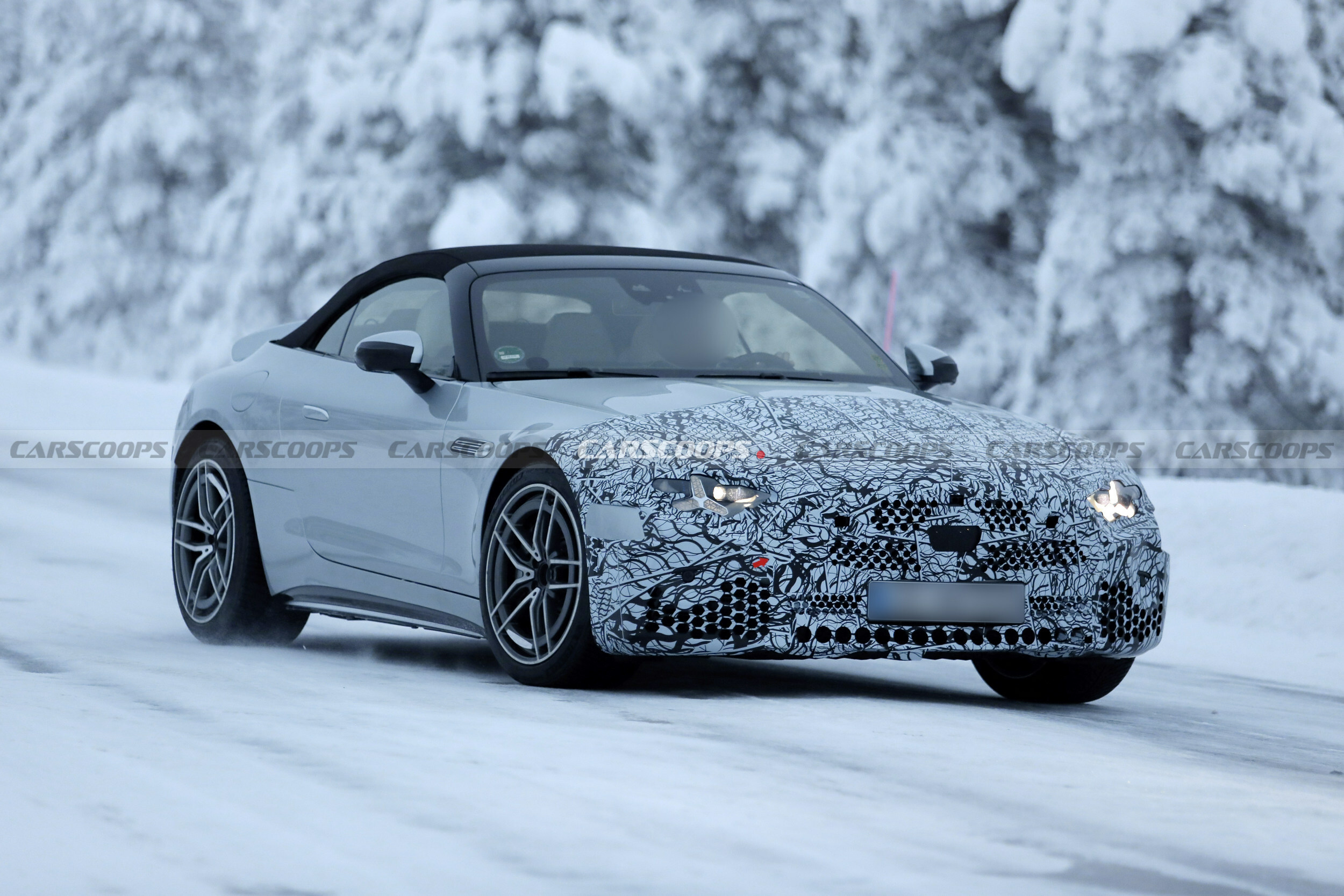 Оновлений Mercedes-AMG SL виїхав на тестування: перші подробиці про рестайлінг - фото 3