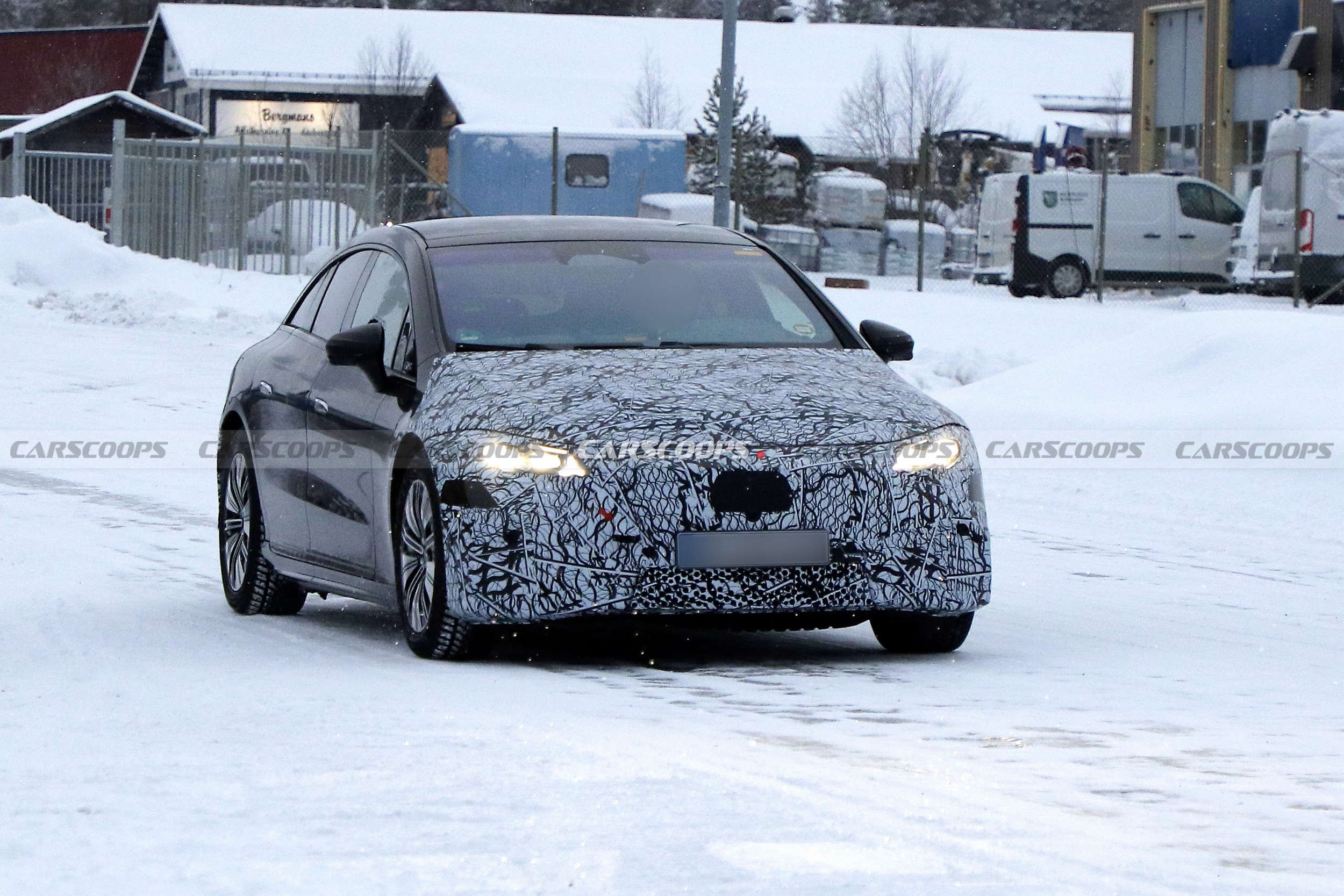 Mercedes готує масштабне оновлення для EQS: 800-вольтова система та «зоряна» оптика - фото 1