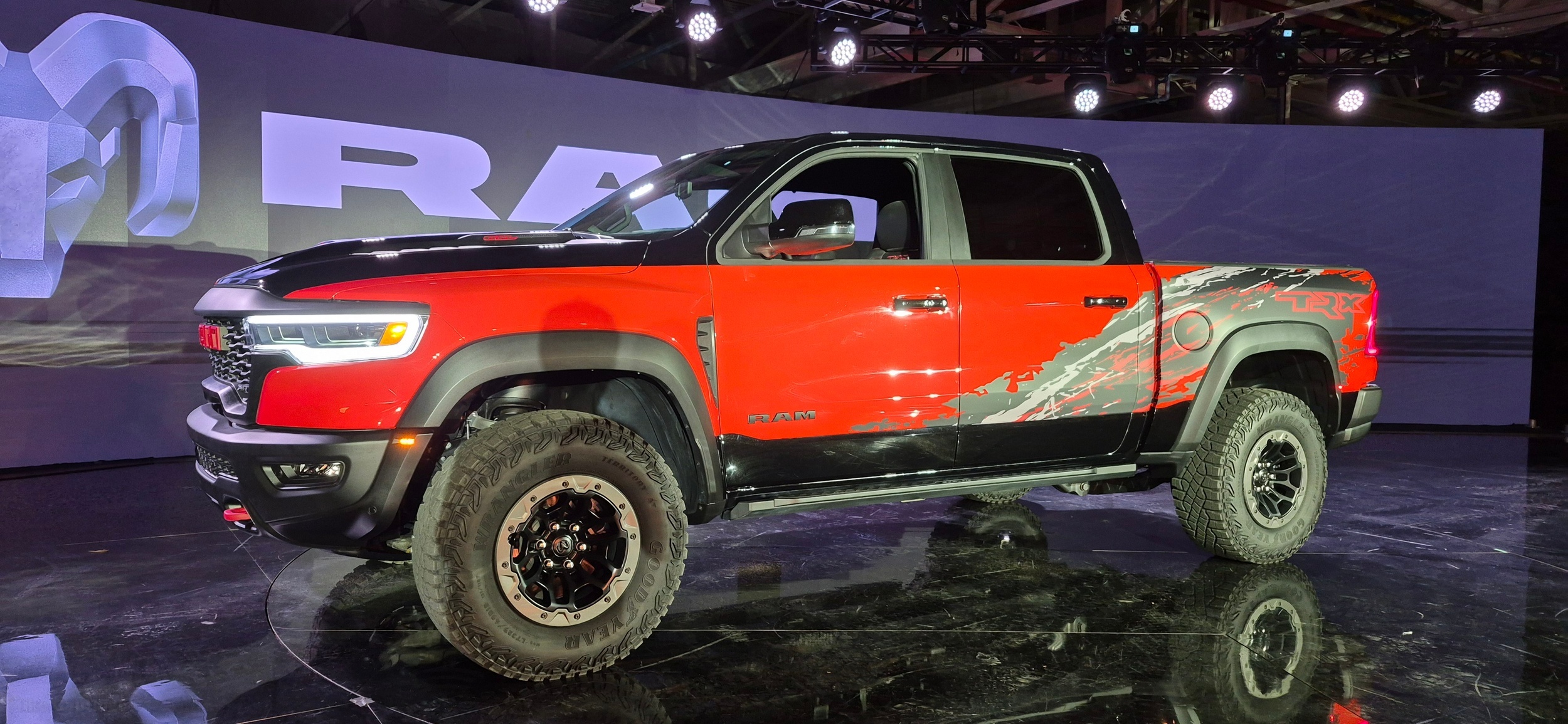 Представлено «верховного хижака»: Ram 1500 SRT TRX 2027 року потужністю 777 сил - фото 2