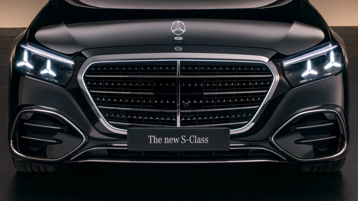 Mercedes представив революційні фари для оновленого S-Class: 25 000 світлодіодів та проекція на дорогу - фото 1
