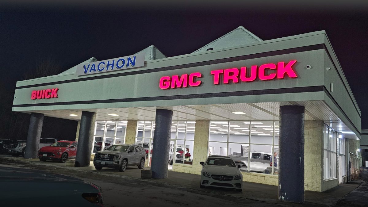 Зухвала схема на 2,4 млн доларів: як пара викрадала елітні пікапи просто з автосалонів - фото 1