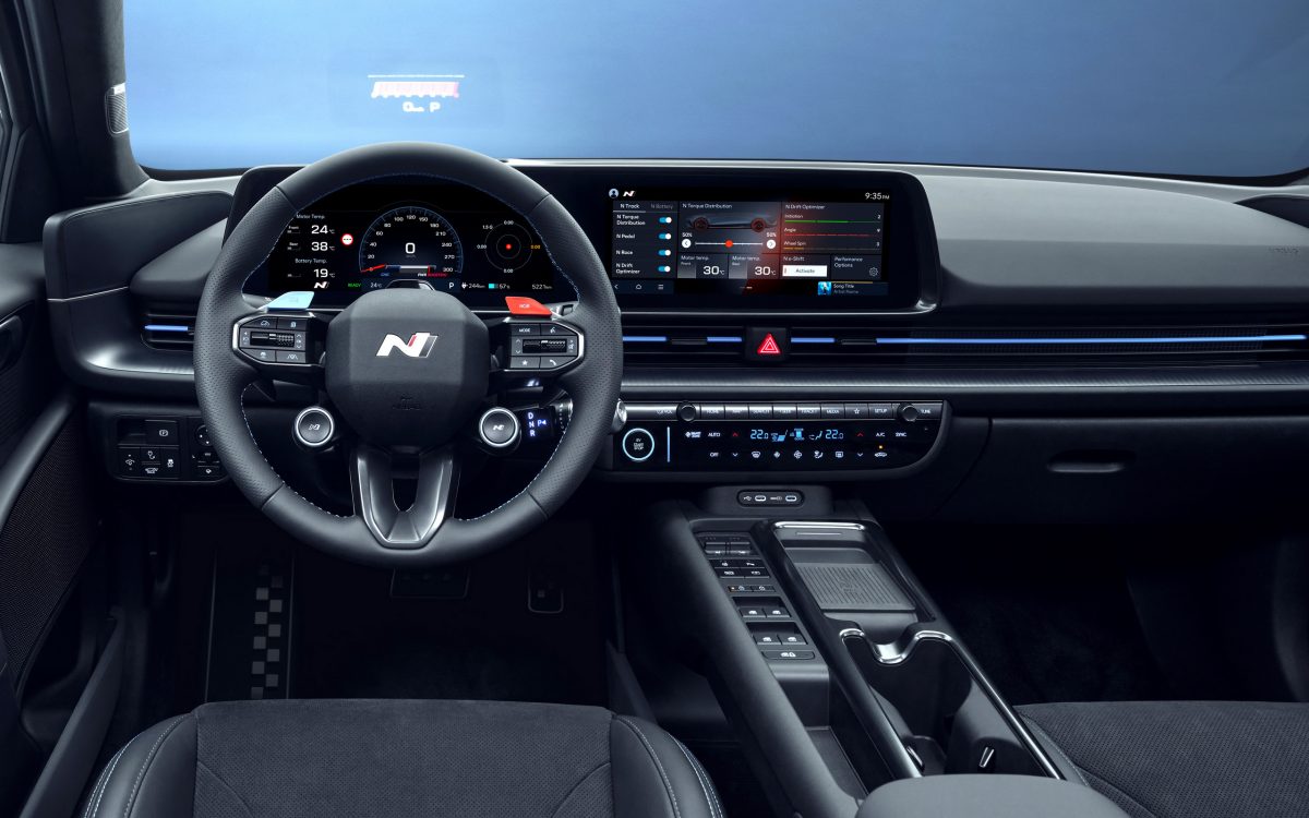 Канада домовляється про будівництво заводу Hyundai: до чого тут підводні човни? - фото 1