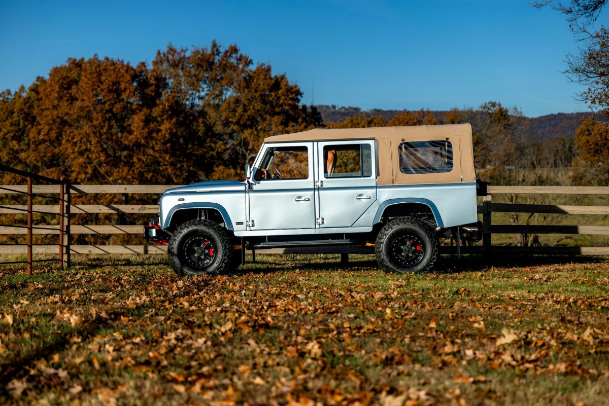 У США створили "ідеальний" Land Rover Defender вартістю майже 400 000 доларів - фото 2