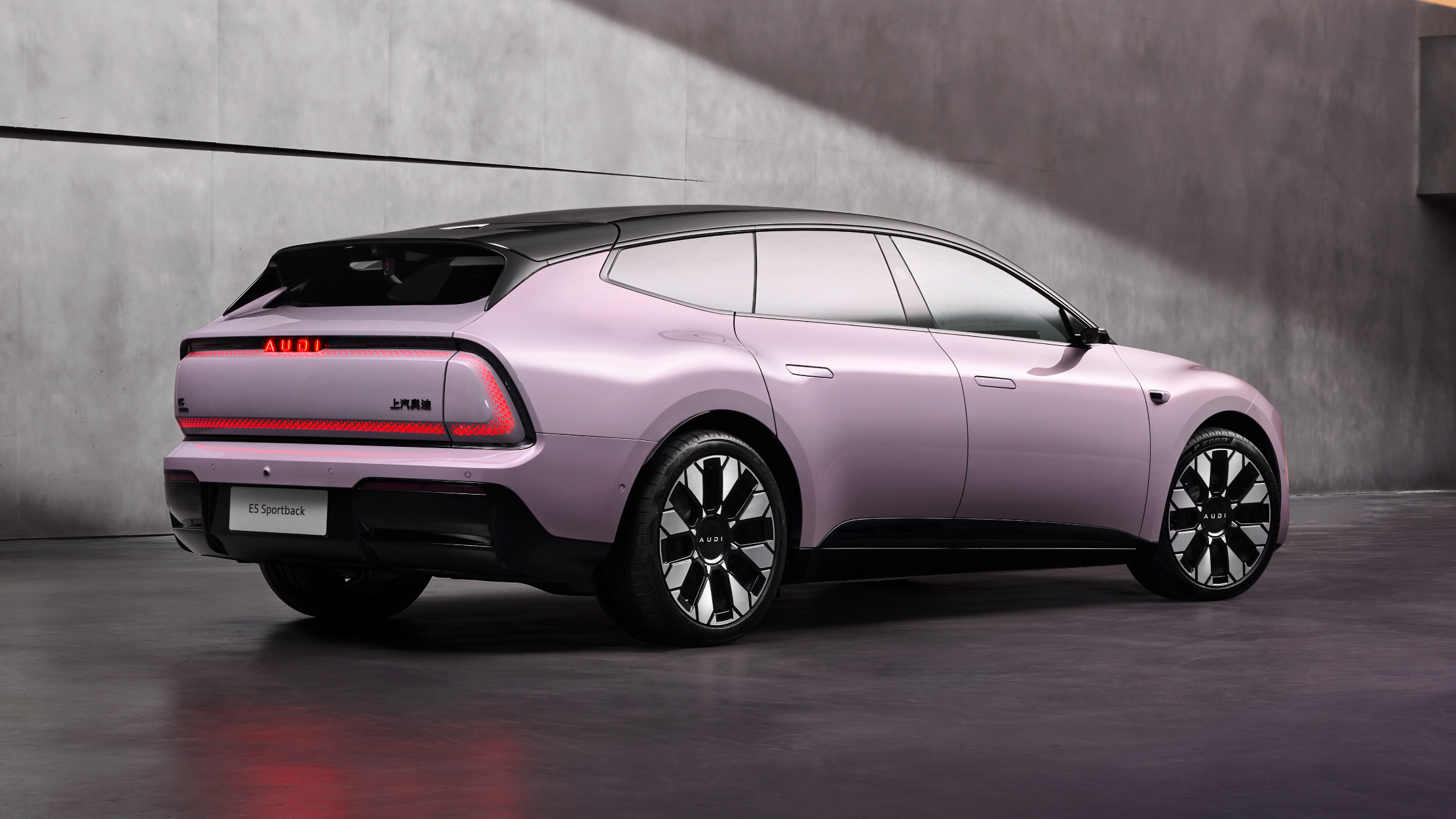 Новий бренд AUDI без фірмових кілець виграв титул «Автомобіль року» в Китаї - фото 1