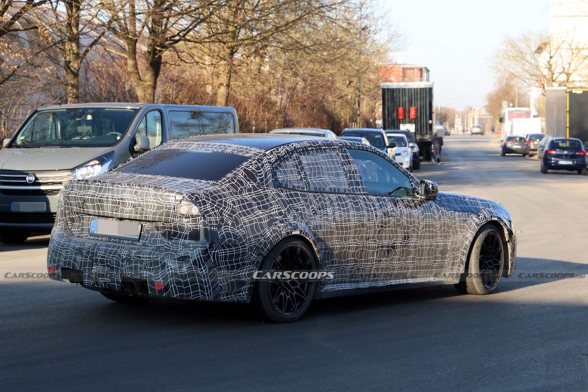 Новий бензиновий BMW M3 (G84) змінює обличчя: шпигунські фото розкрили дизайн у стилі Neue Klasse - фото 2