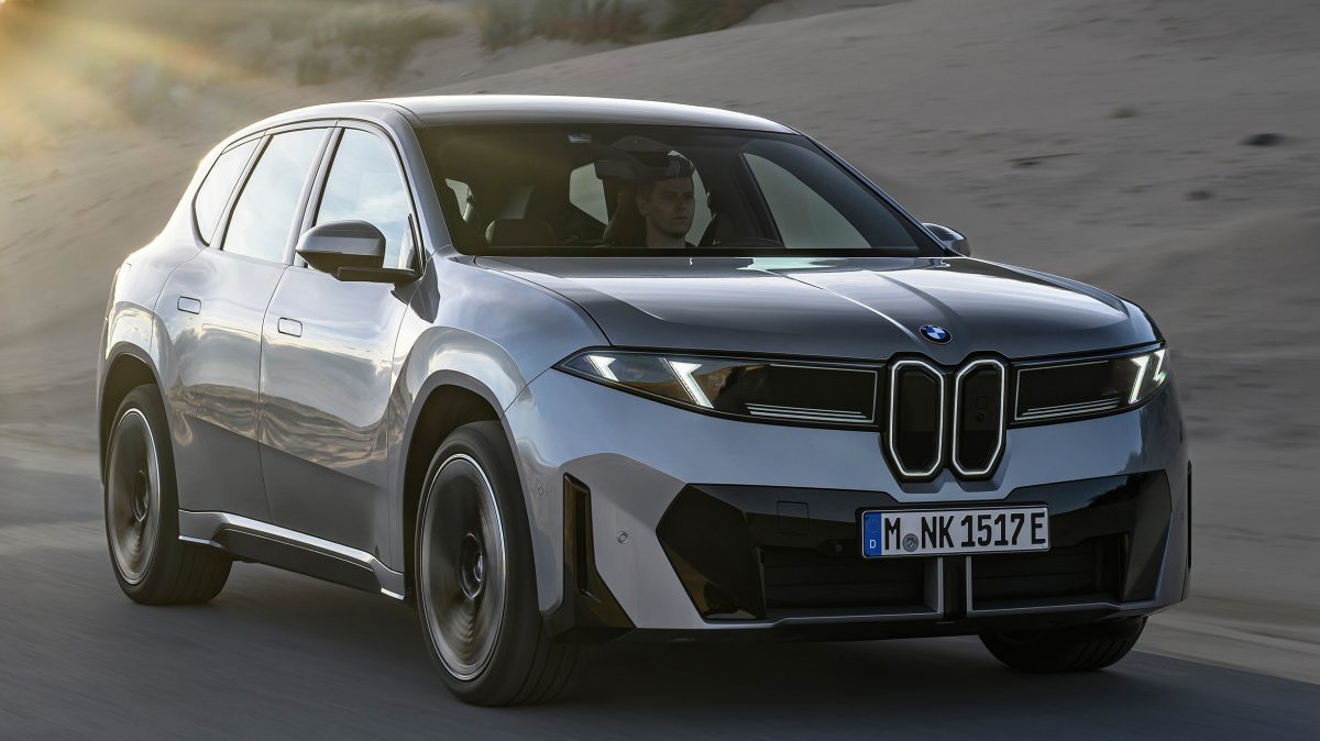 Новий BMW iX3 викликав ажіотаж: авто розкуплені до 2026 року, завод переходить на посилений режим - фото 2