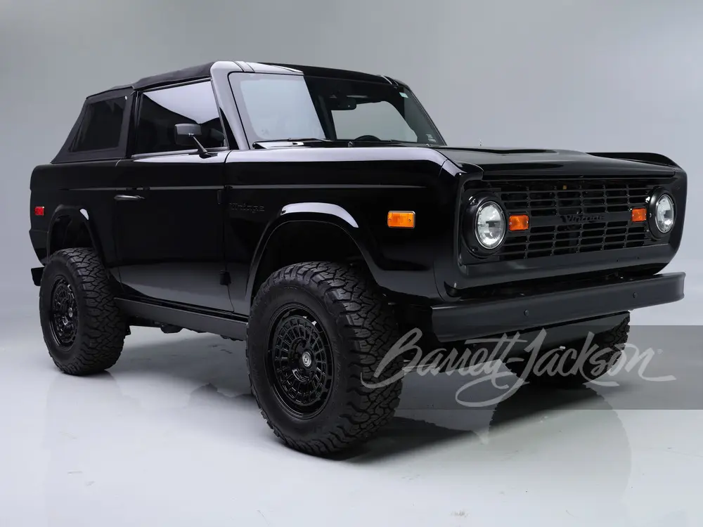 На аукціон Barrett-Jackson виставили унікальні рестомоди та Ford Bronco Кевіна Гарта - фото 1