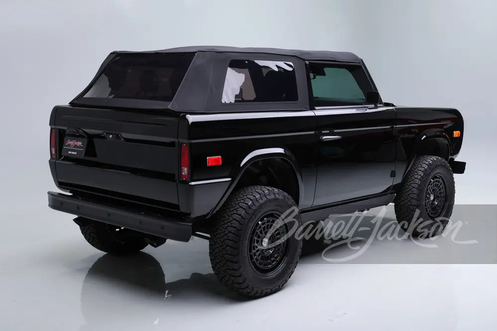 На аукціон Barrett-Jackson виставили унікальні рестомоди та Ford Bronco Кевіна Гарта - фото 4
