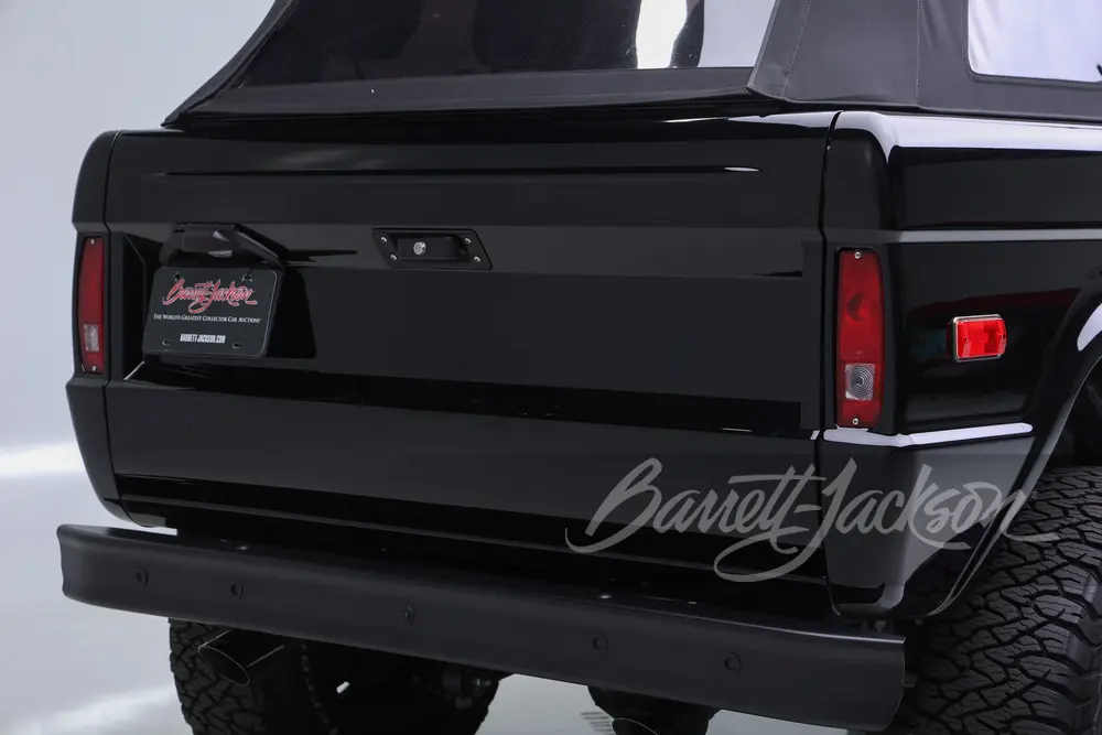 На аукціон Barrett-Jackson виставили унікальні рестомоди та Ford Bronco Кевіна Гарта - фото 2