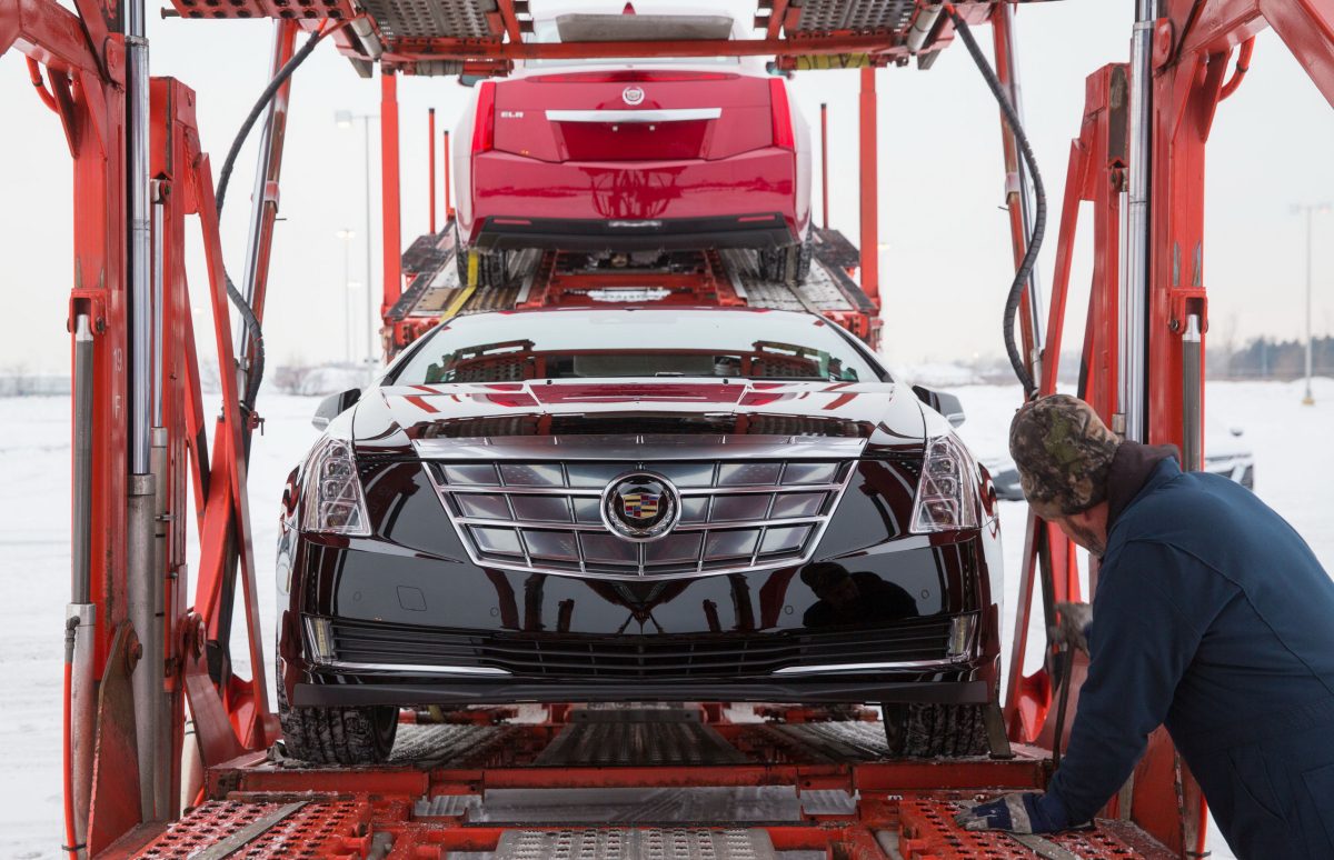 Під виглядом перевізників: шахраї викрадають елітні авто просто з дилерських центрів - фото 2