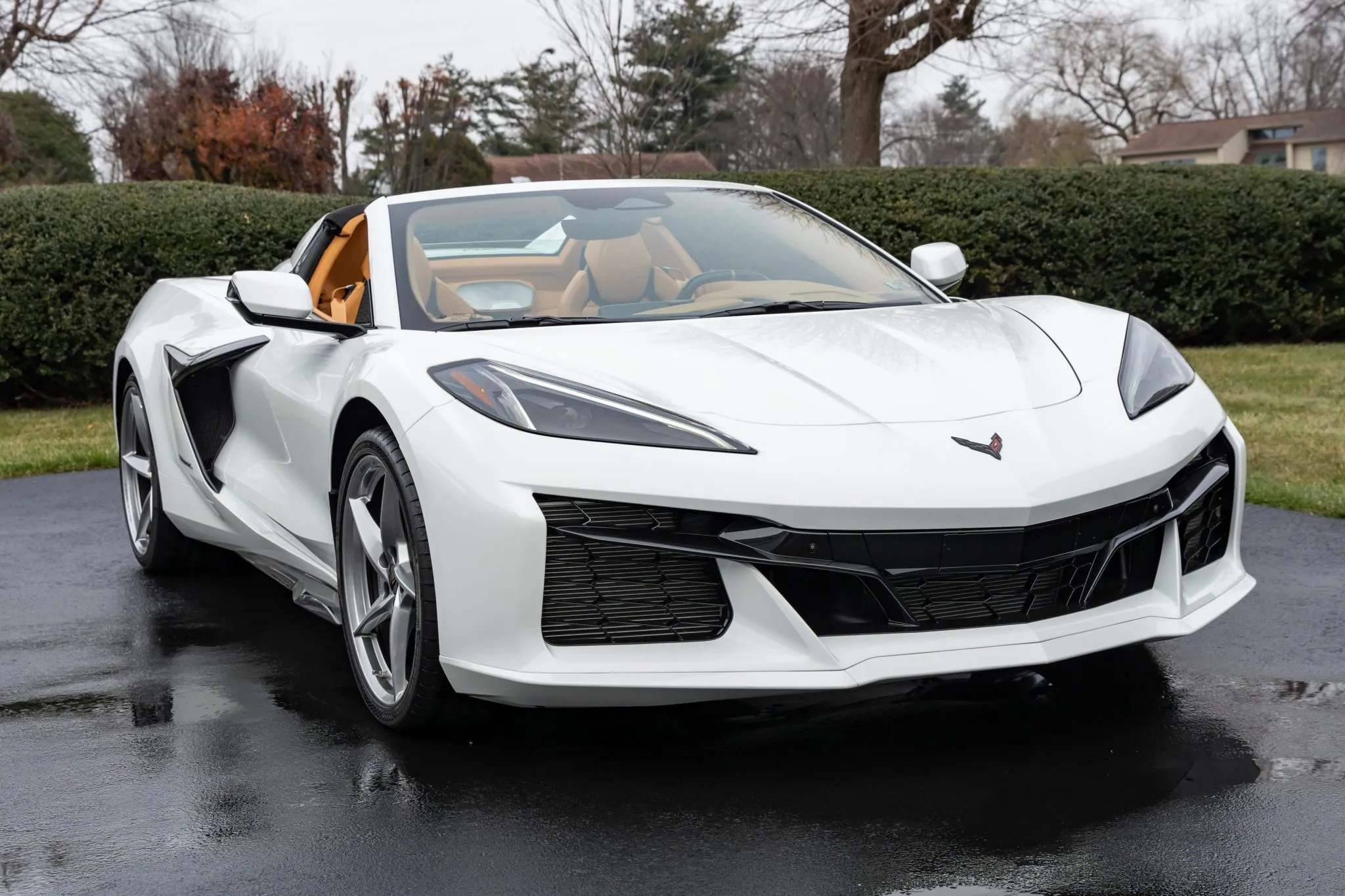 Chevrolet Corvette E-Ray стрімко дешевшають на вторинному ринку: майже нові авто продають зі значними знижками - фото 1