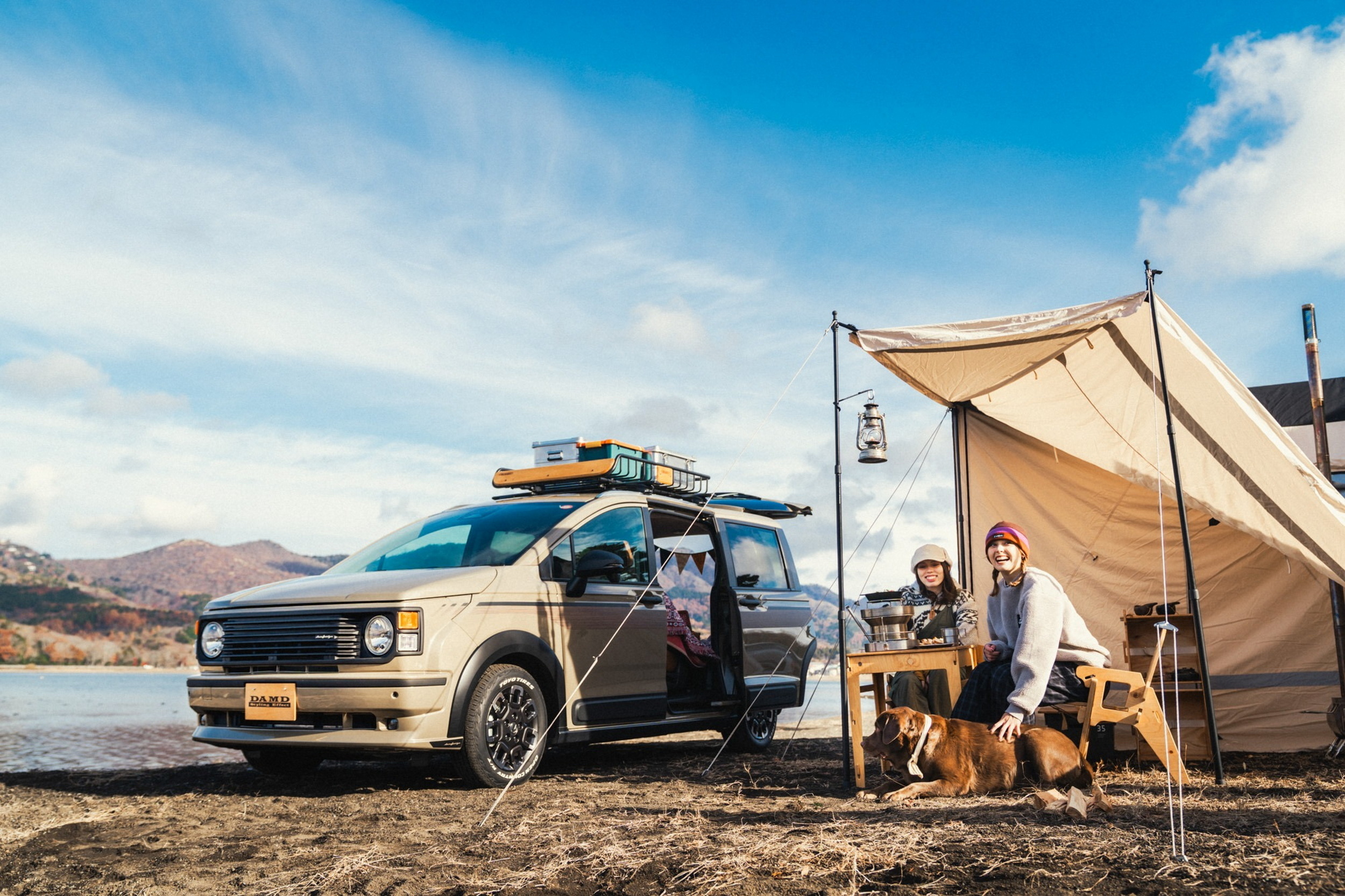 Японці зробили з нових Honda Freed та Stepwgn стильні американські вени 80-х - фото 4