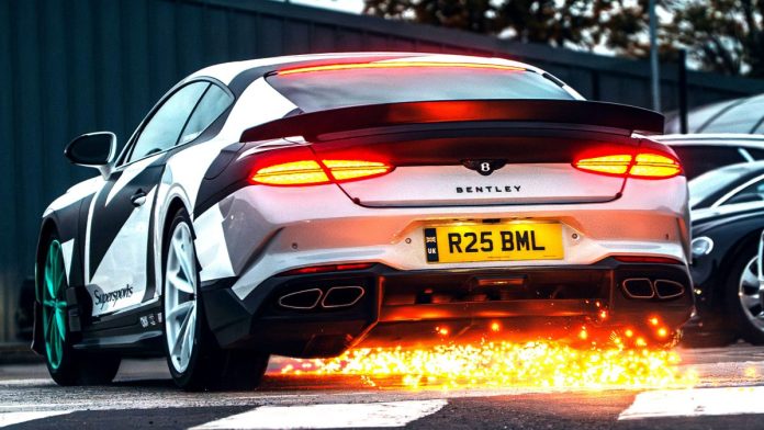 Тревіс Пастрана влаштував дрифт-шоу на заводі Bentley за кермом ексклюзивного Supersports Тревіс Пастрана влаштував дрифт-шоу на заводі Bentley за кермом ексклюзивного Supersports
