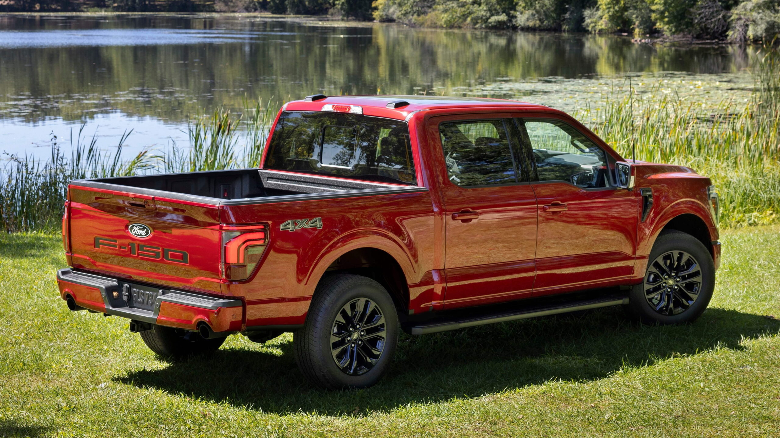 Ford анонсував випуск нового дешевого бензинового пікапа: компанія змінює стратегію - фото 1