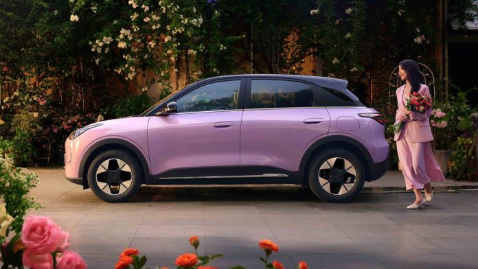 Новий король Китаю: бюджетний електрокар Geely скинув Tesla Model Y з вершини рейтингу продажів Новий король Китаю: бюджетний електрокар Geely скинув Tesla Model Y з вершини рейтингу продажів