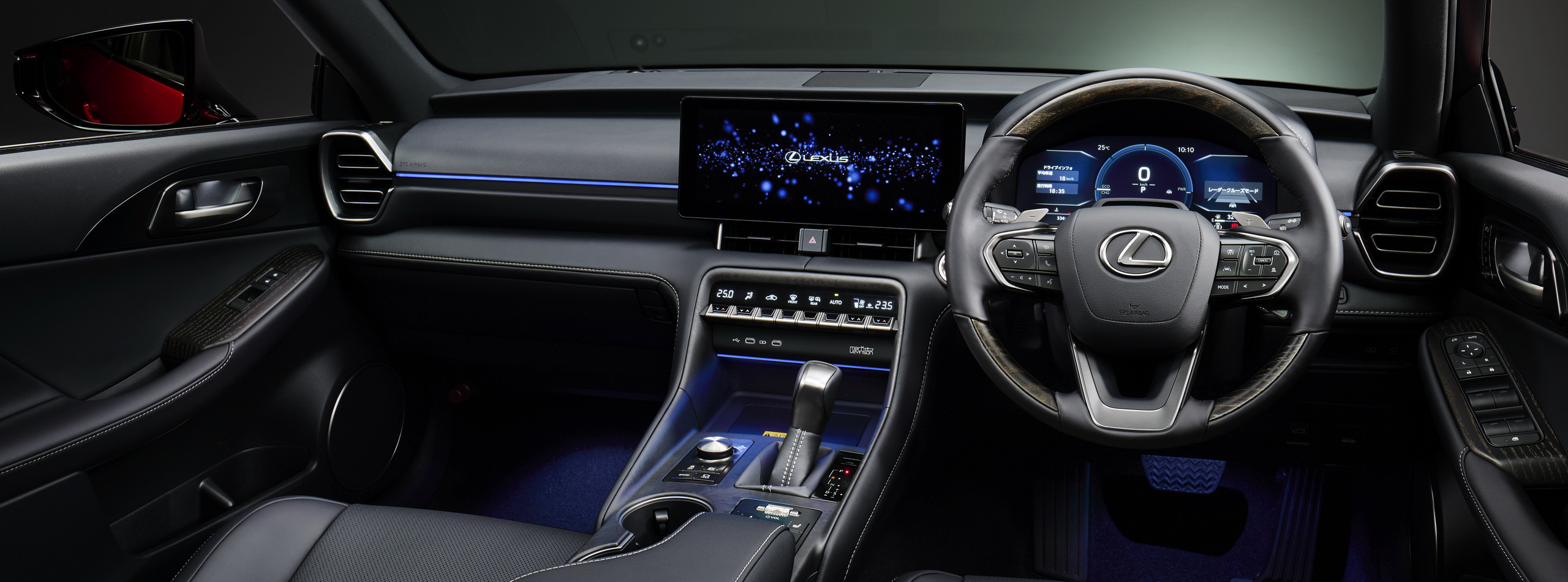 Lexus знову оновив седан IS: сучасний інтер’єр, версія F Sport Mode Black V та тюнінг TRD - фото 1