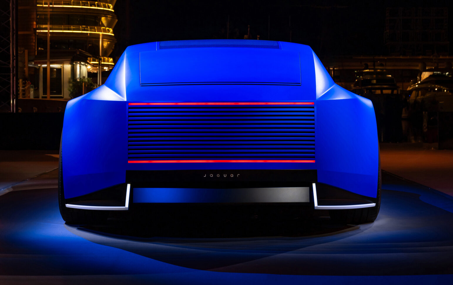 Ризикована ставка на ультра-люкс: чому дилери та аналітики сумніваються у новій стратегії Jaguar - фото 2