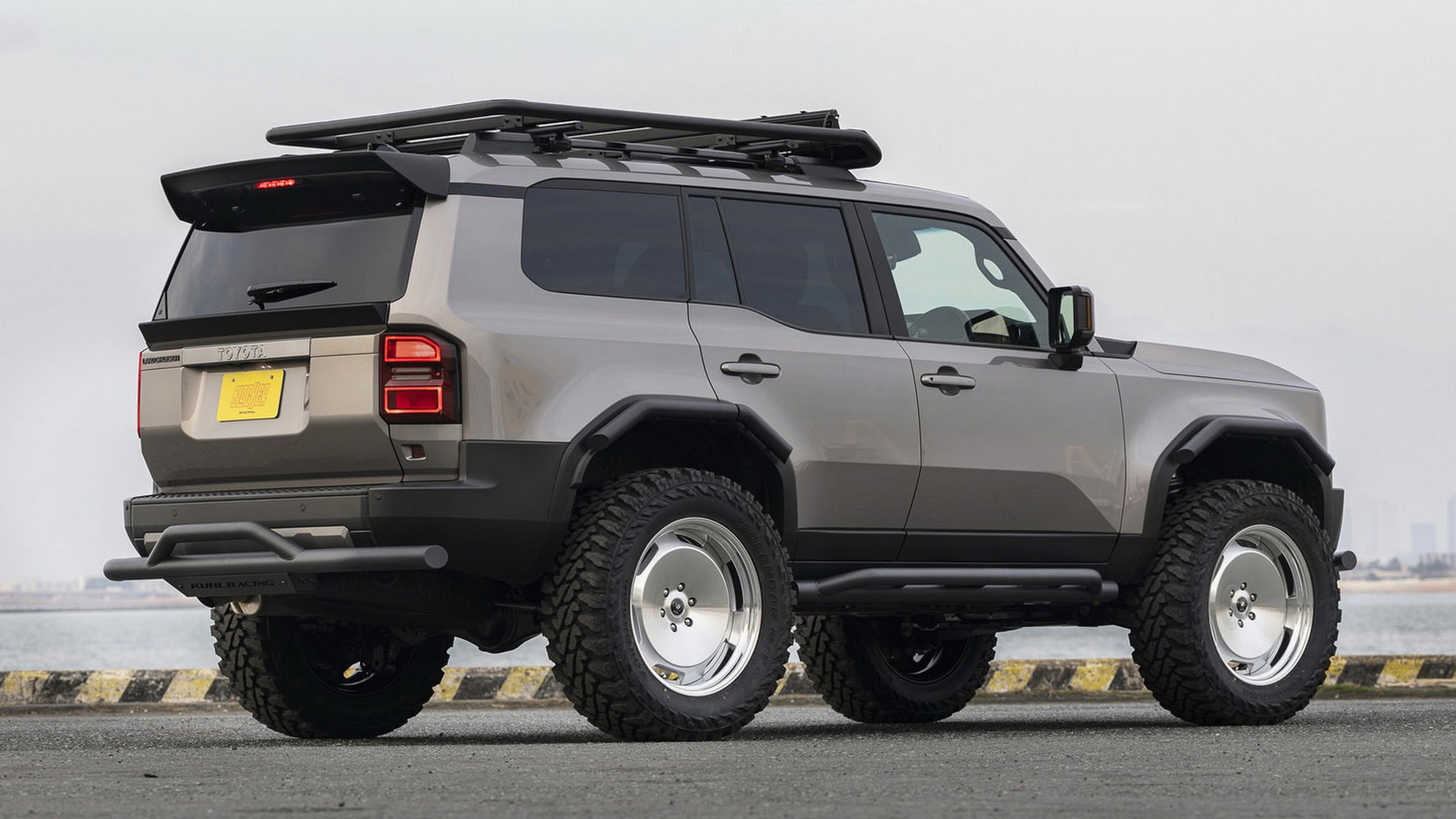 Японські тюнери створили найбрутальнішу версію Toyota Land Cruiser: вона вища за AMG G 63 - фото 1