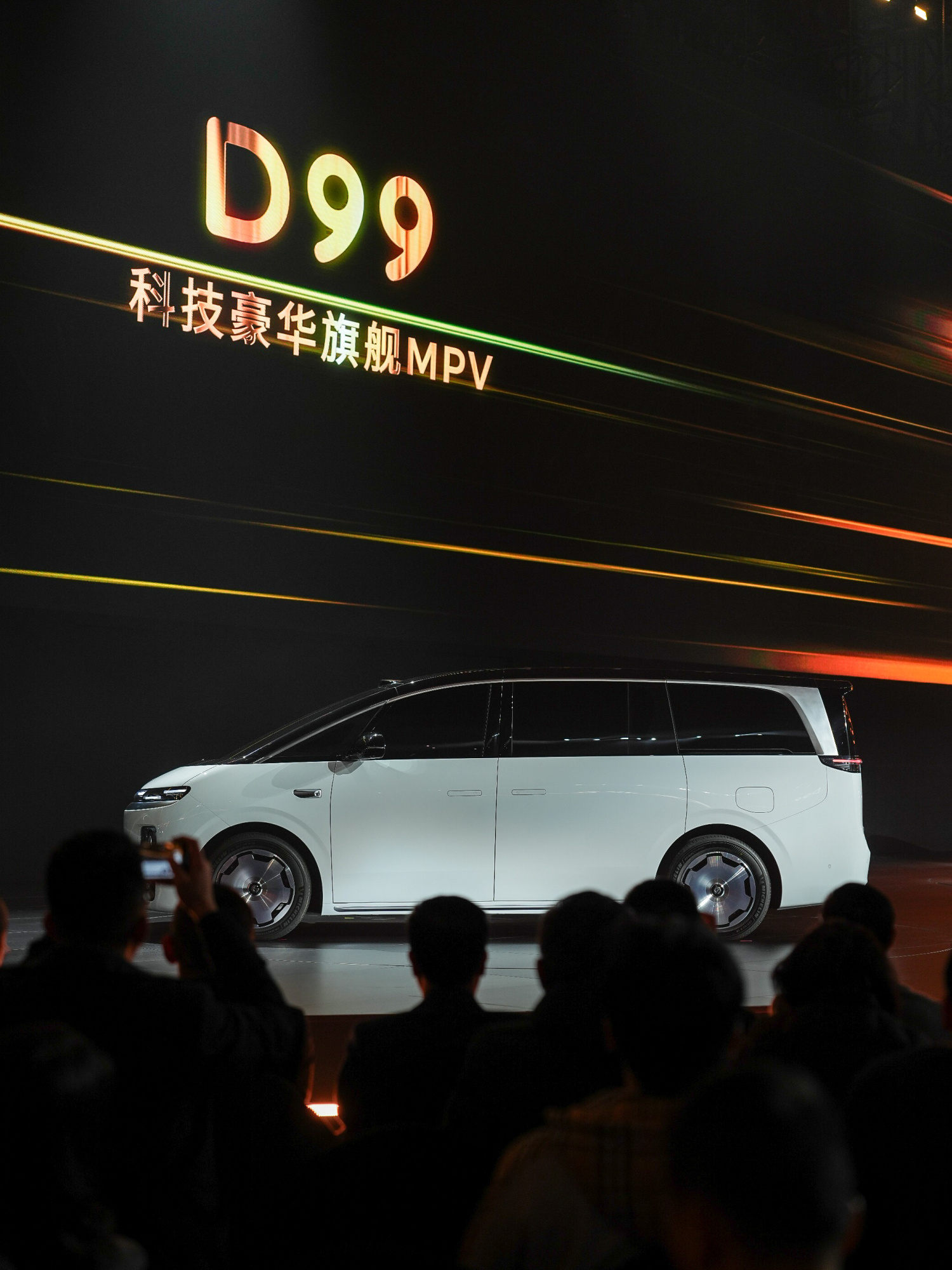 Leapmotor представив свій перший мінівен D99: технології Stellantis та рекордна батарея - фото 3