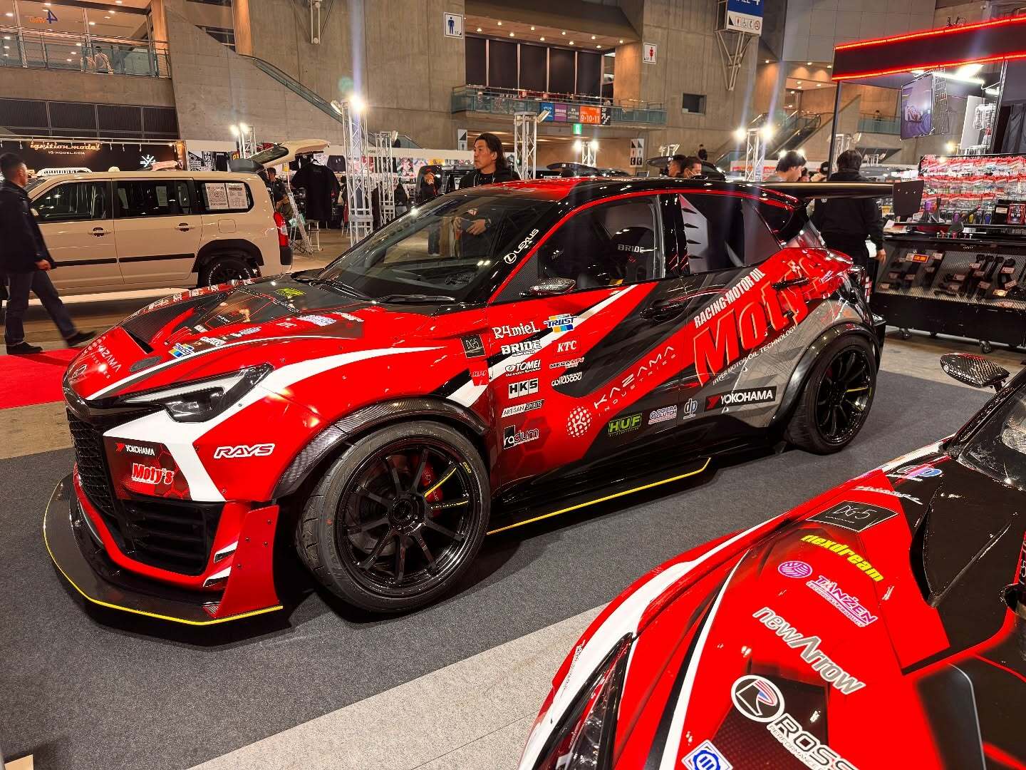 1000 сил та двигун 2JZ: кросовер Lexus LBX перетворили на монстра для дрифту - фото 1