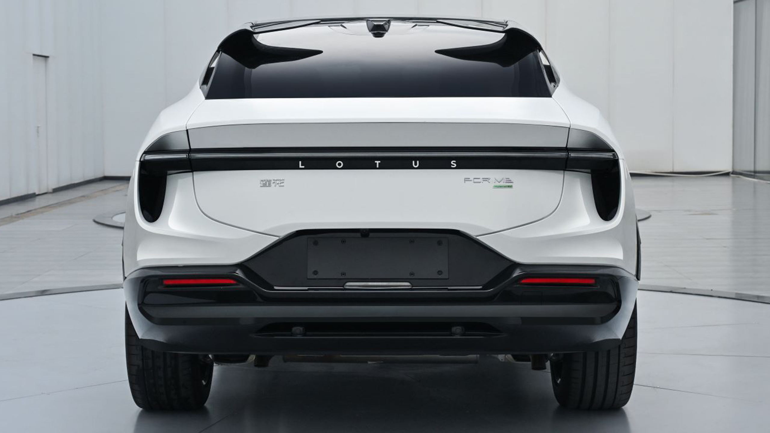 Електричний суперкросовер Lotus Eletre може подешевшати на 50% завдяки новим митним правилам - фото 2