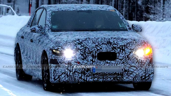 Mercedes виправляє помилки EQE: шпигунські фото нового електричного E-Class