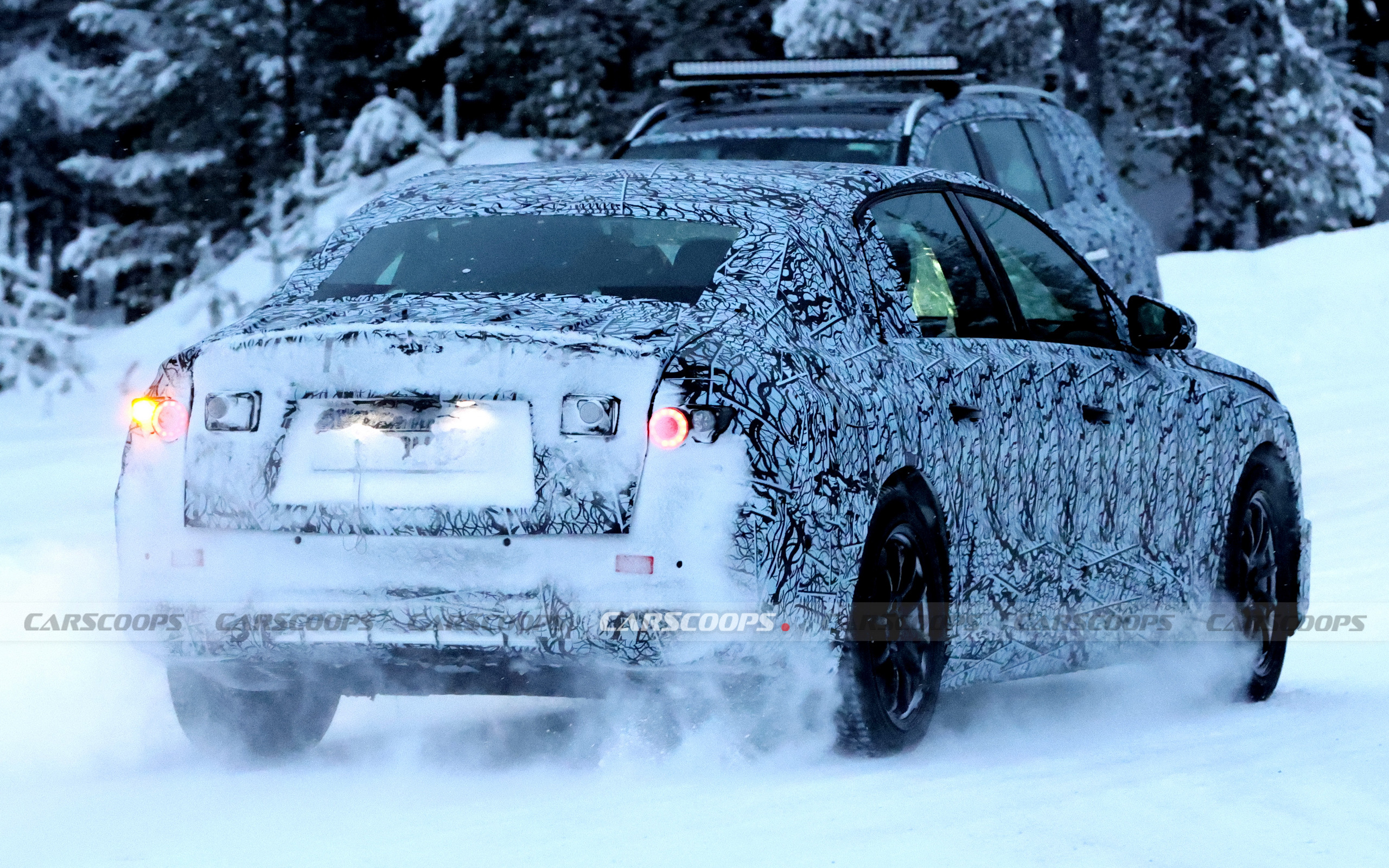 Mercedes виправляє помилки EQE: шпигунські фото нового електричного E-Class - фото 1