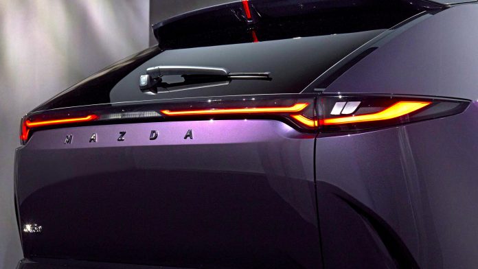 Mazda представила новий електрокросовер CX-6e: стильний дизайн, китайська платформа та велетенський екран Mazda представила новий електрокросовер CX-6e: стильний дизайн, китайська платформа та велетенський екран