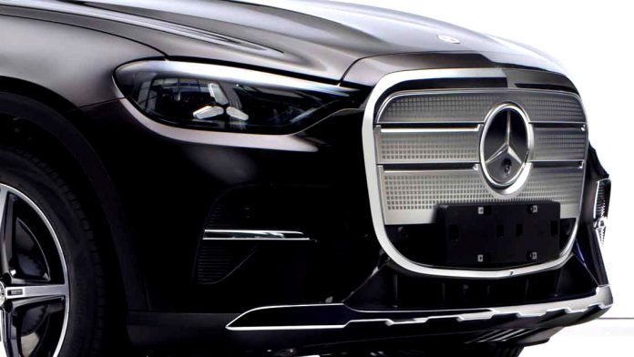 Mercedes-Benz готує подовжений електричний кросовер GLC для ринку Китаю