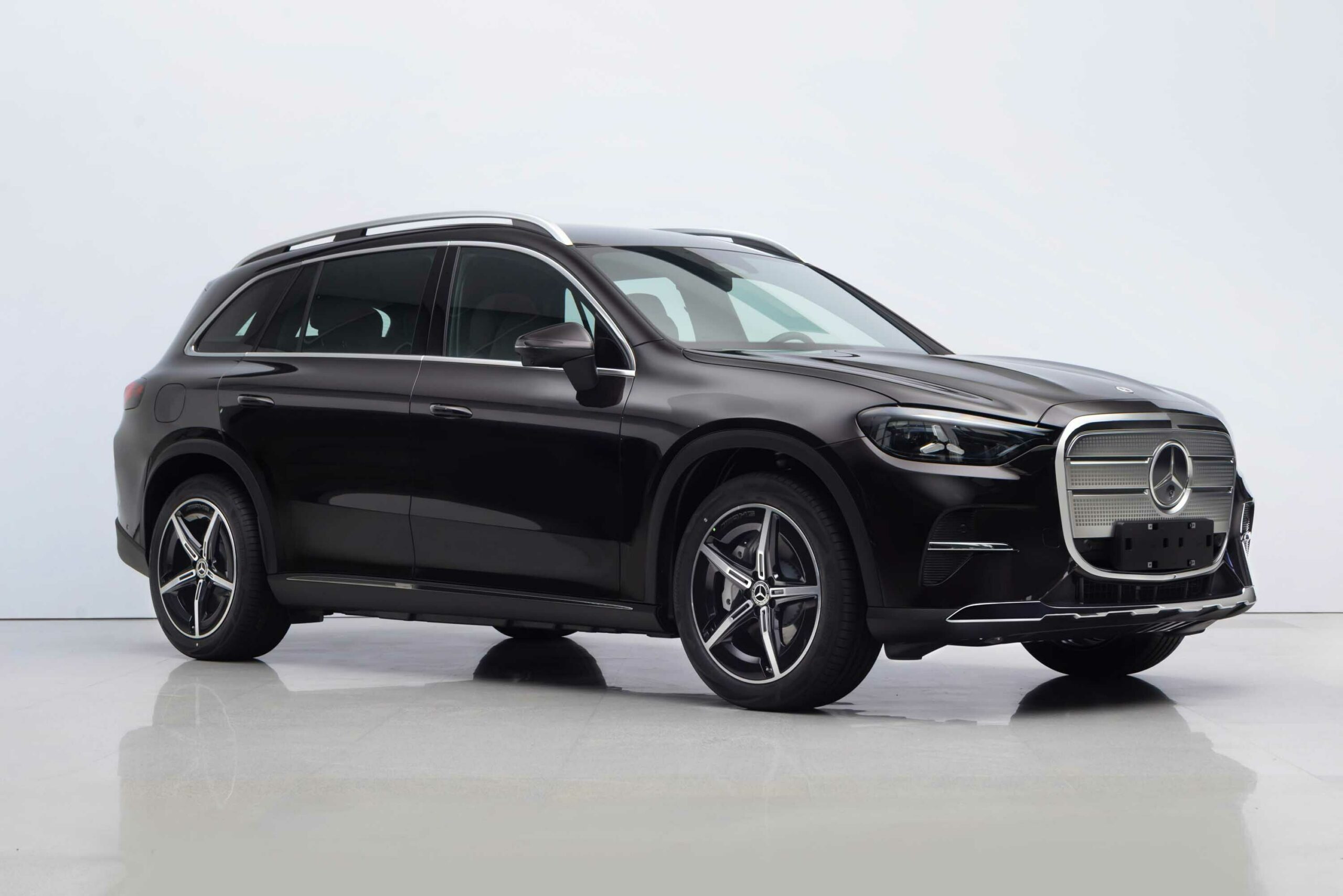 Mercedes-Benz готує подовжений електричний кросовер GLC для ринку Китаю - фото 3