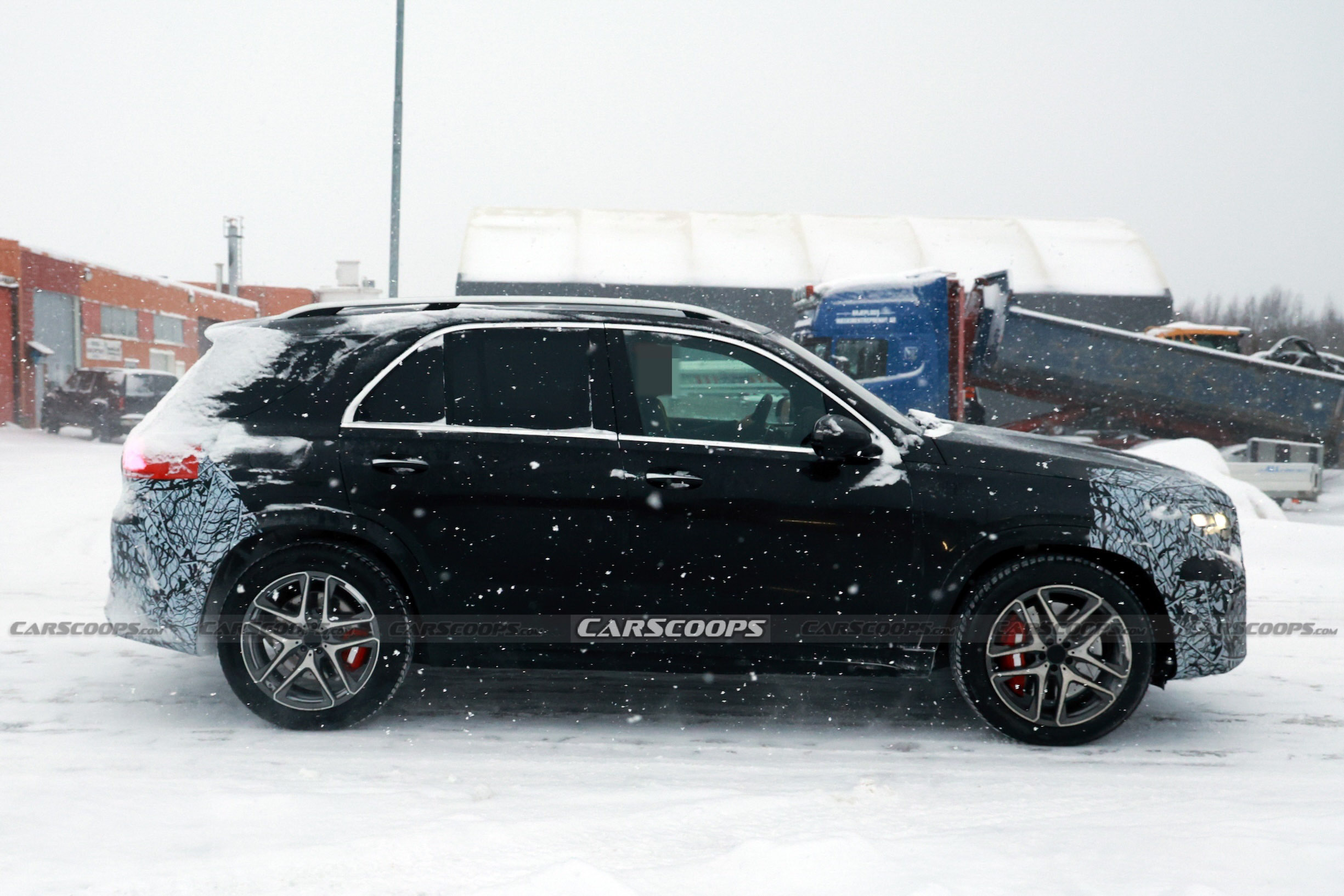 Mercedes готує друге оновлення для AMG GLE 53: новий дизайн та боротьба з BMW - фото 2