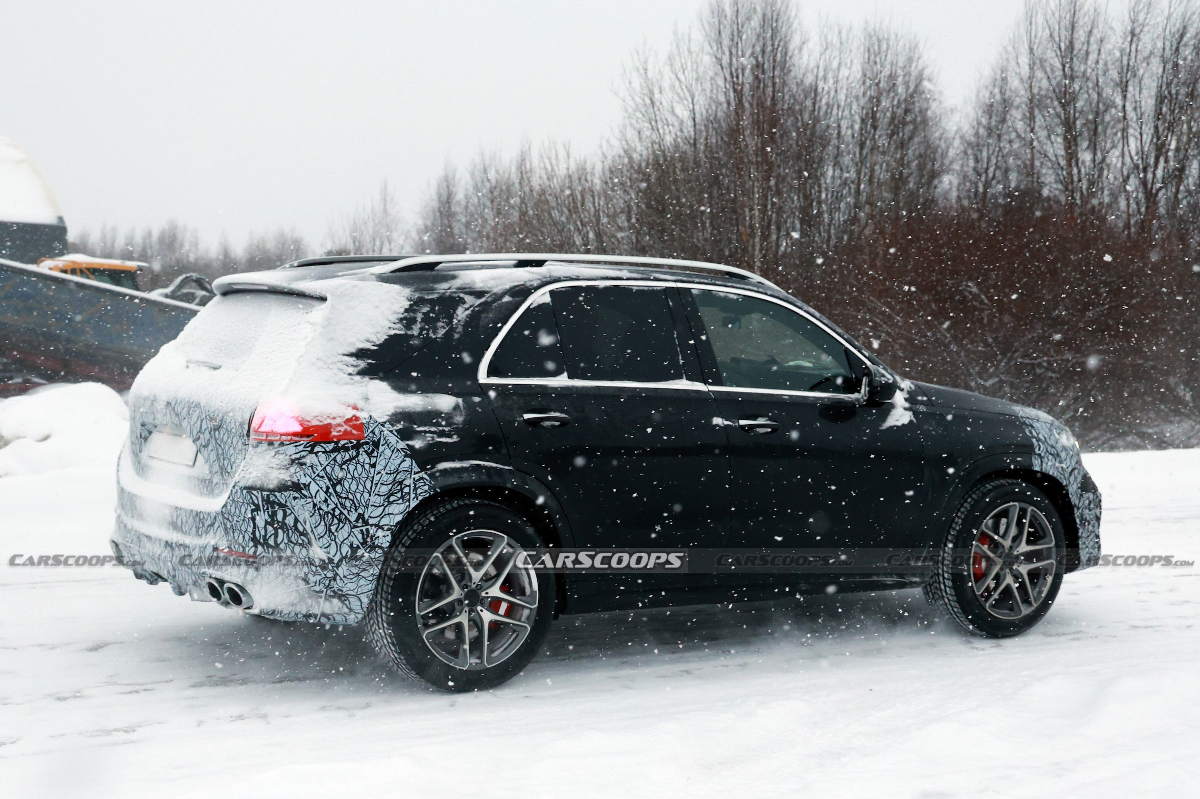 Mercedes готує друге оновлення для AMG GLE 53: новий дизайн та боротьба з BMW - фото 3