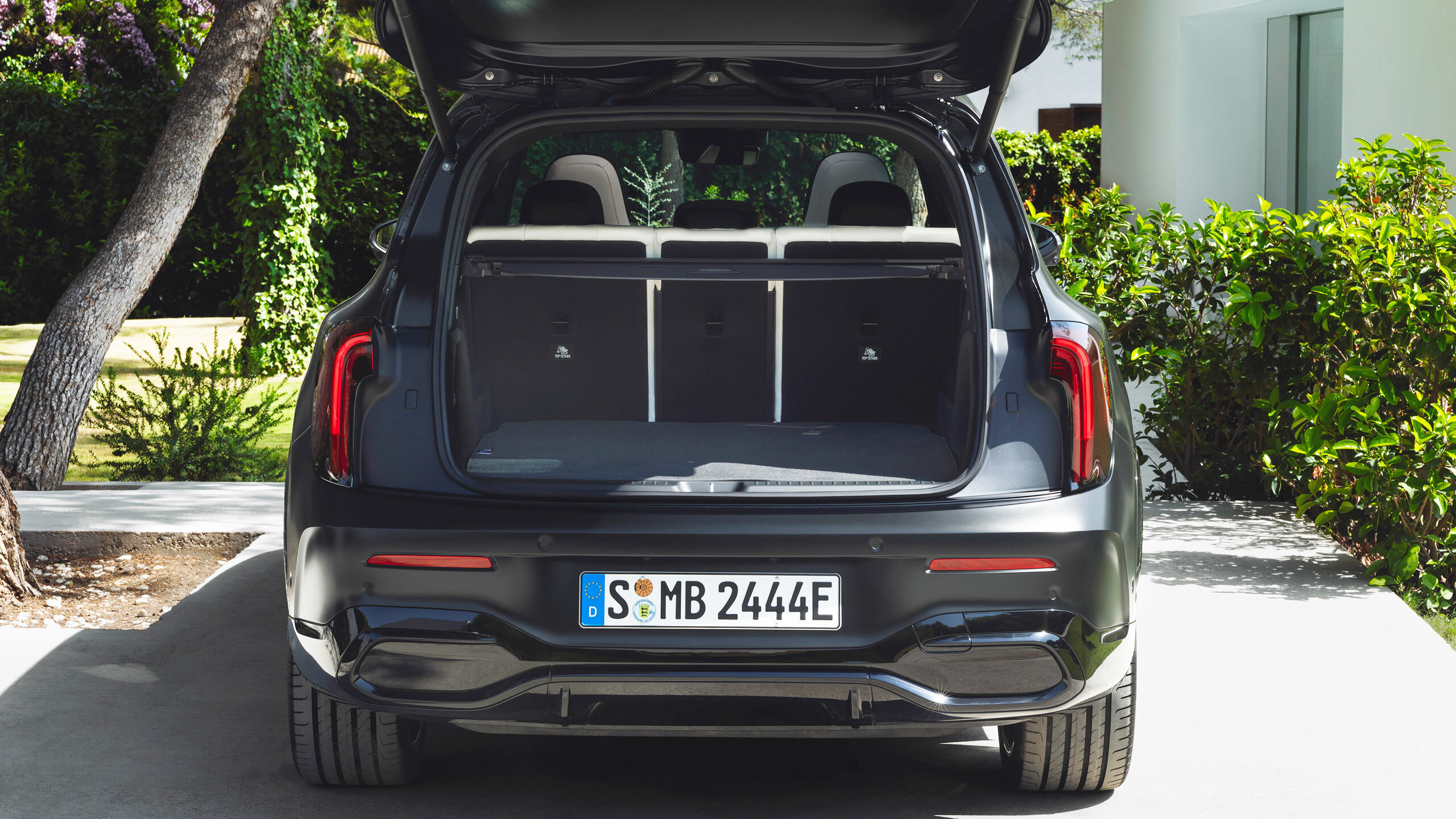 Mercedes-Benz запатентував технологію, яка дозволить прибрати зайві дроти з багажника - фото 4