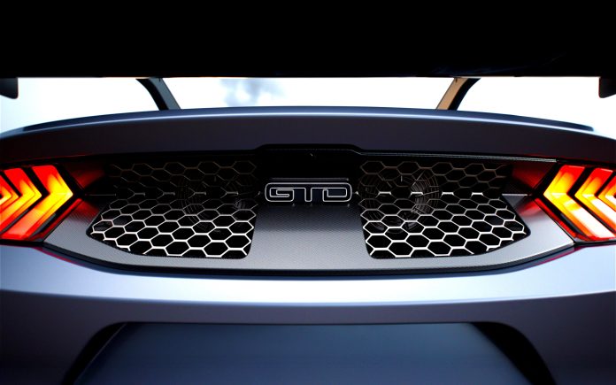 Безумство чи успіх? Скільки американців купили Ford Mustang GTD за ціною суперкара