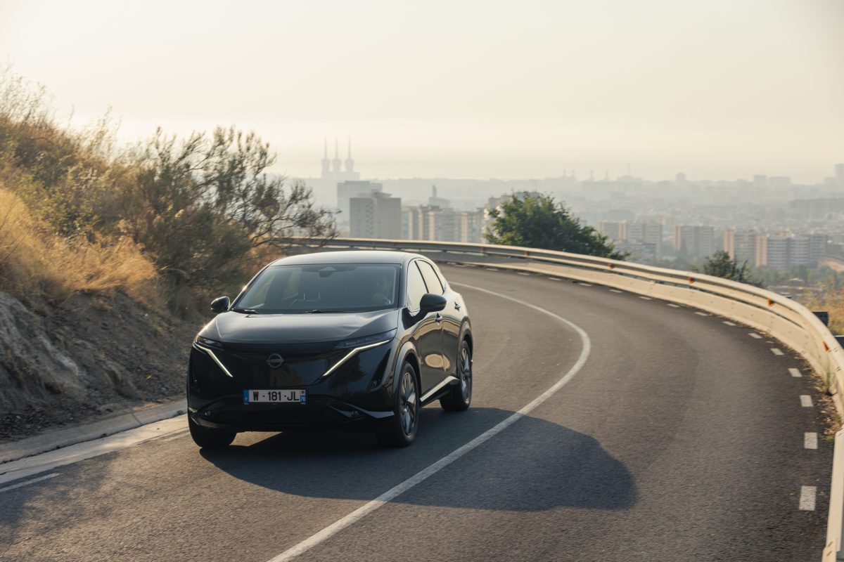 Nissan представив концепт Ariya із сонячними панелями, що збільшують запас ходу - фото 1