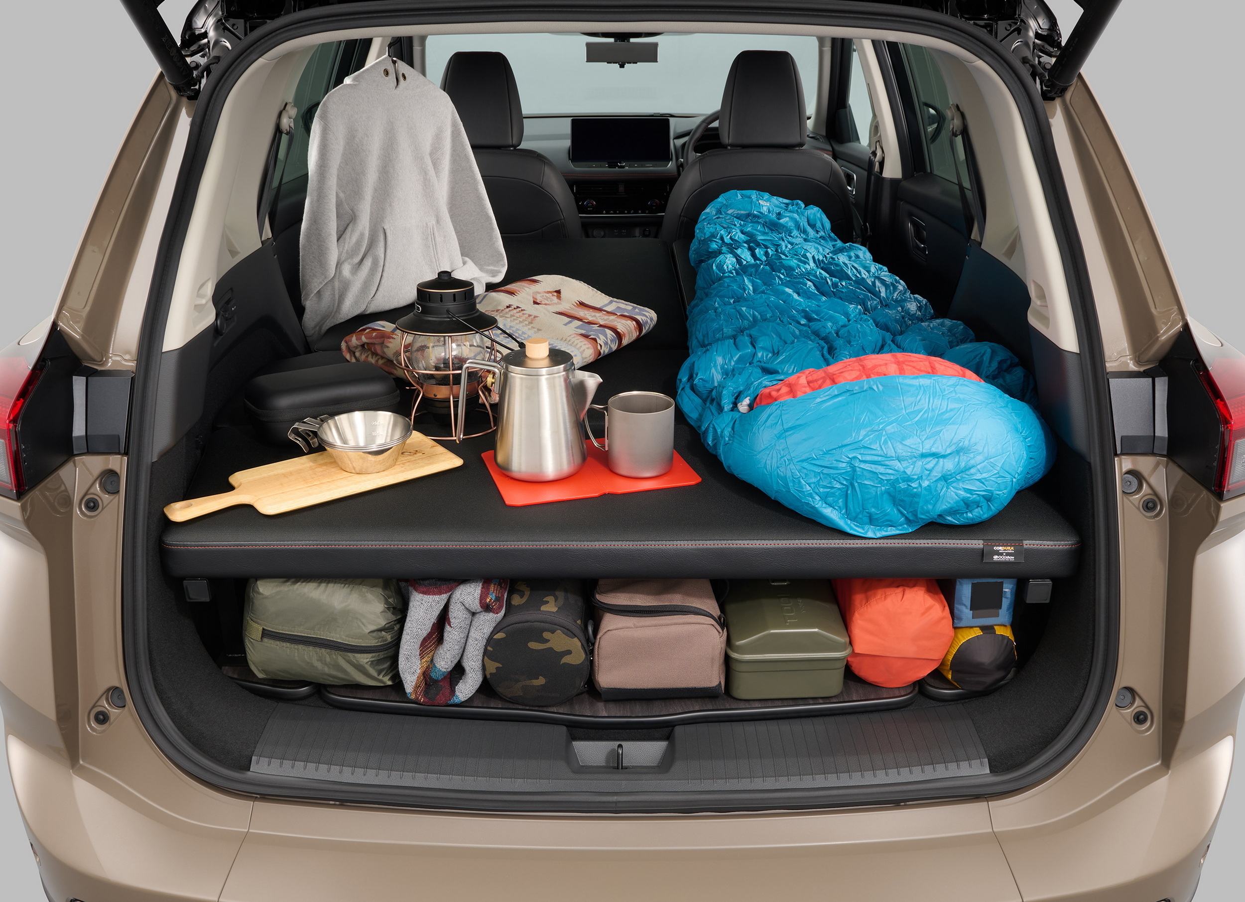 Nissan перетворив кросовер X-Trail на спальню на колесах: представлена версія Multi-Bed - фото 2