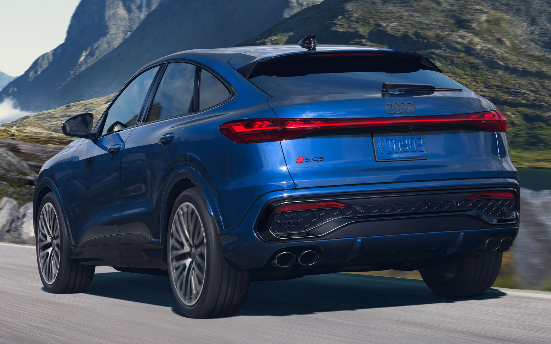 Audi оновила A5 та Q5 на 2026 рік: повернення фізичних кнопок та заводський відеореєстратор - фото 2
