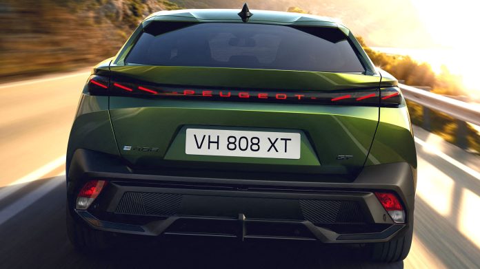 Офіційно представлено оновлений Peugeot 408: новий 