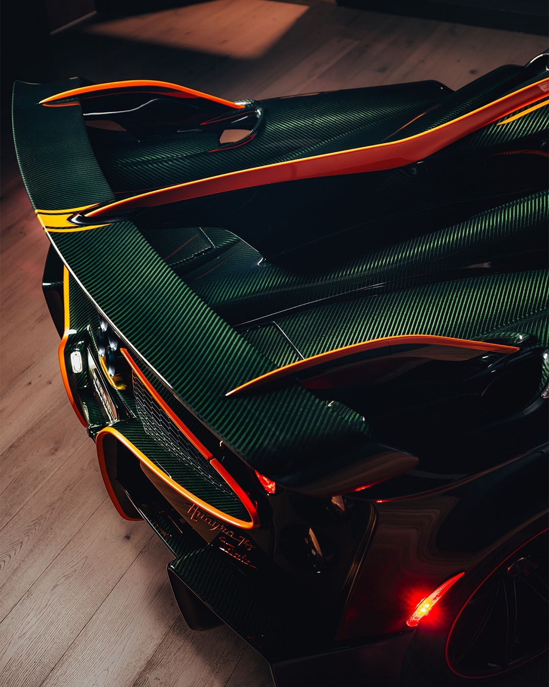 Pagani представила лімітовану Huayra 70 з механічною КПП на честь ювілею засновника - фото 5